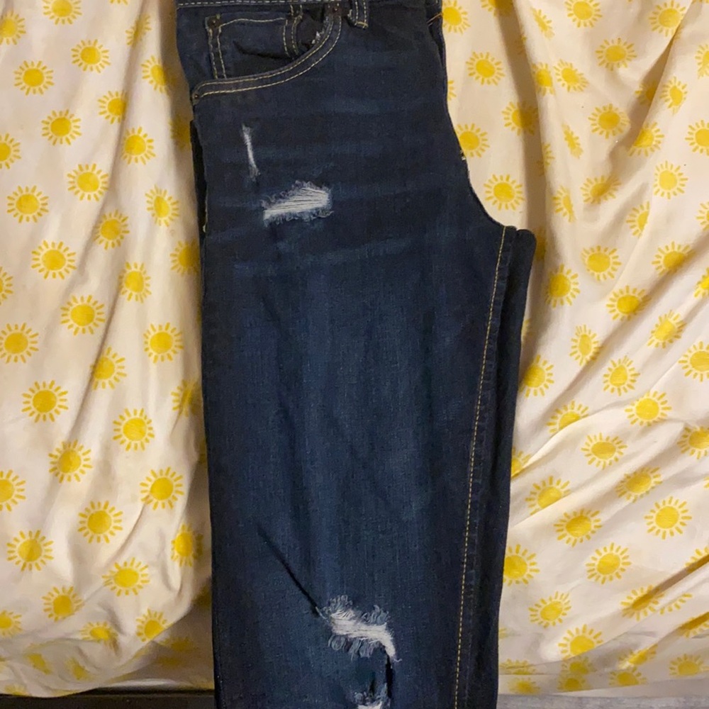 Levi Ripped Jeans